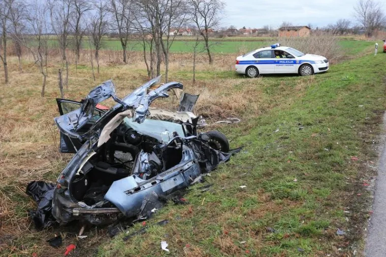 TRAGEDIJA KOD VUKOVARA: U prometnoj nesreći smrtno stradale tri osobe