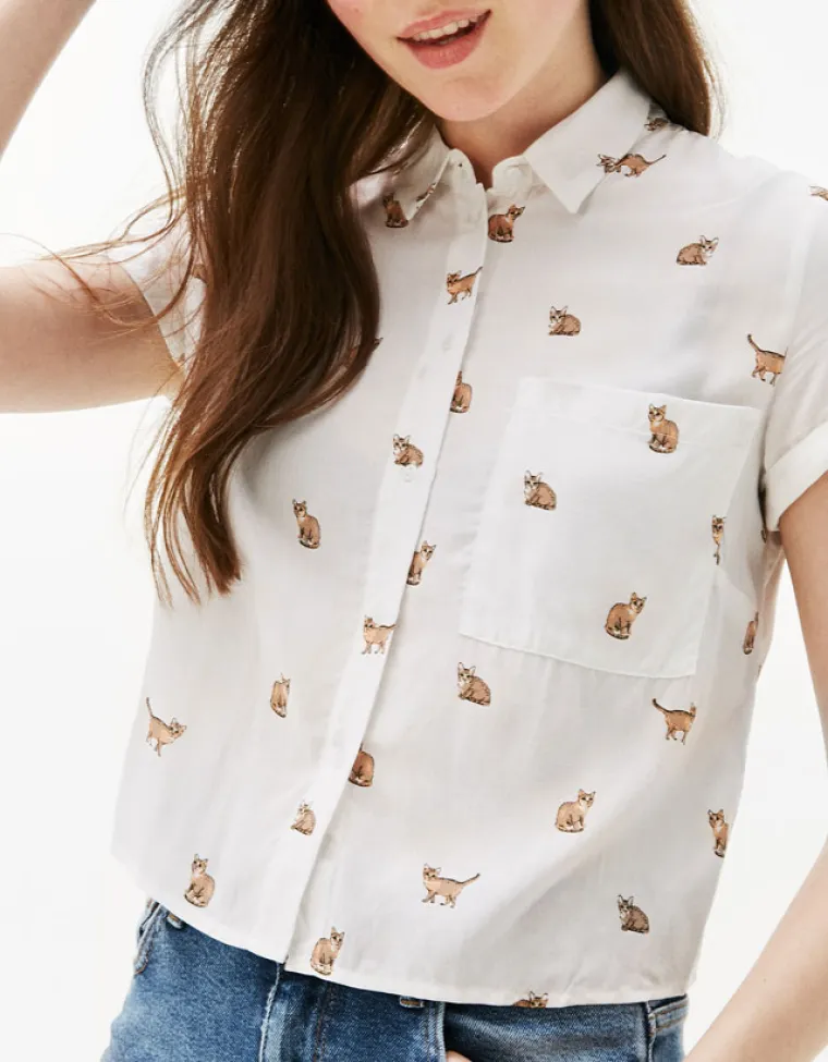 U Bershki sam zapazila nekoliko prekul košuljica s forma printom. Bershka - 79,90 kuna