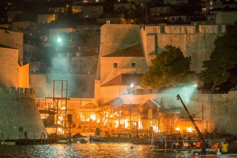 Za kraj snimanja, filmska ekipa na čelu s redateljem Ottom Bathurstom ostavila je scene spaljivanja sela.