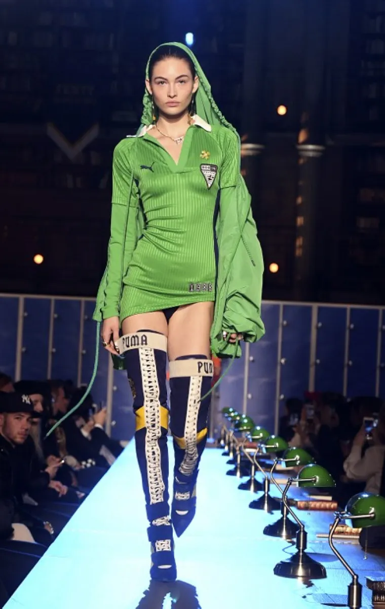 Sinoć je u Parizu održana revija Rihannine Fenty kolekcije za Pumu. Evo kako je to izgledalo