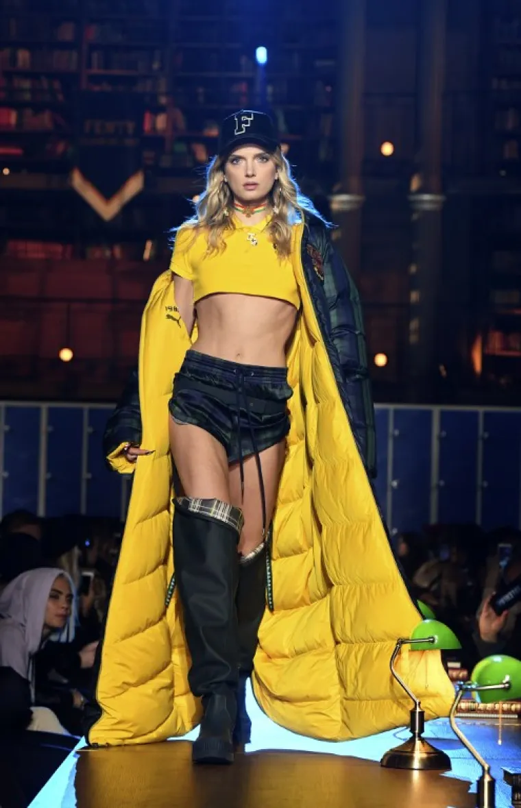 Sinoć je u Parizu održana revija Rihannine Fenty kolekcije za Pumu. Evo kako je to izgledalo