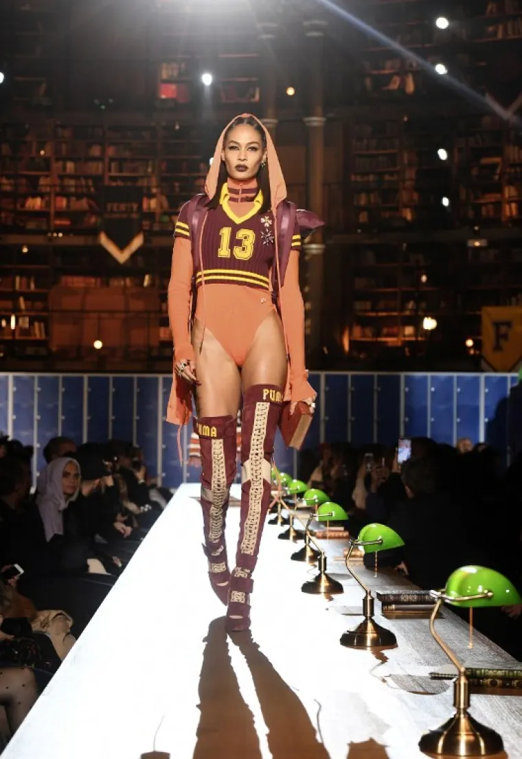 Sinoć je u Parizu održana revija Rihannine Fenty kolekcije za Pumu. Evo kako je to izgledalo