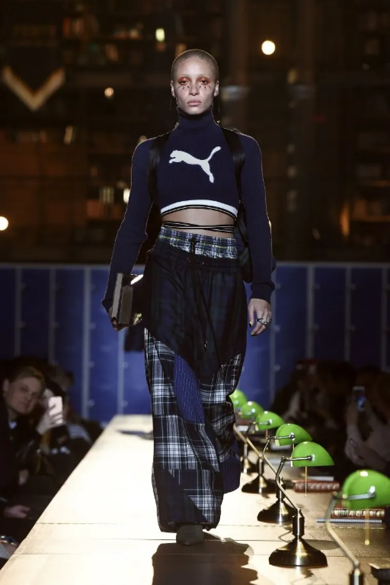 Sinoć je u Parizu održana revija Rihannine Fenty kolekcije za Pumu. Evo kako je to izgledalo