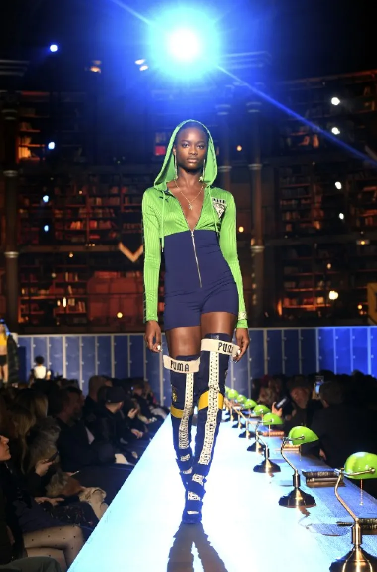 Sinoć je u Parizu održana revija Rihannine Fenty kolekcije za Pumu. Evo kako je to izgledalo