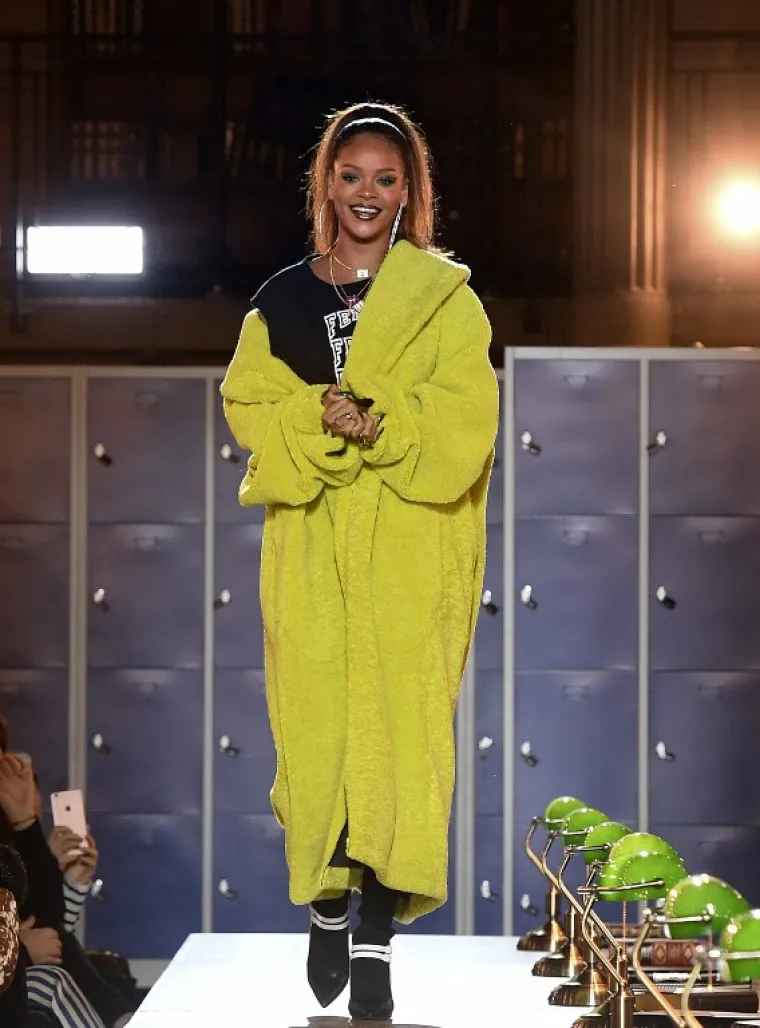 Sinoć je u Parizu održana revija Rihannine Fenty kolekcije za Pumu. Evo kako je to izgledalo