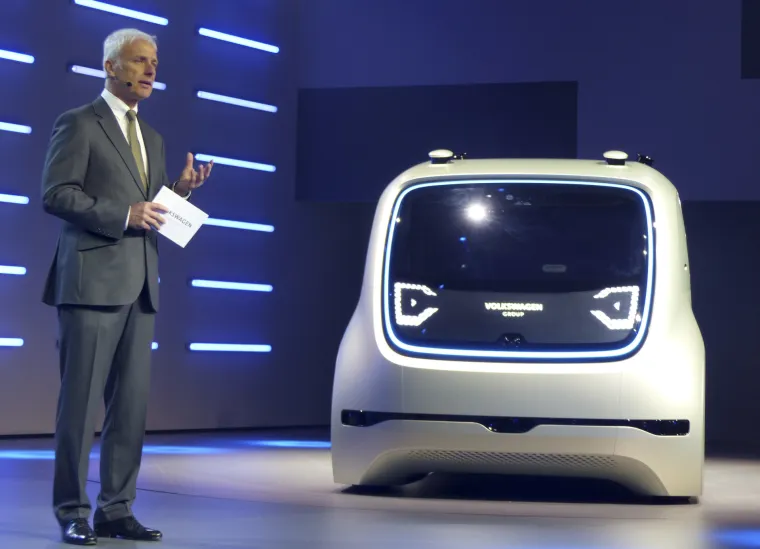 "Automobili postaju sve inteligentniji" jedna je od ključnih poruka kompanija koje predstavljaju nove primjerke limenih ljubimaca na Auto Showu u Ženevi.
Čak 350 modela koji će biti predstavljeni na mitskom događaju automobilskog svijeta, zadovoljava najviše uvjete energetske učinkovitosti, a to je tek početak mnogobrojnih inovacija koje će stotine tisuća posjetitelja vidjeti na sajmu idućih dana.