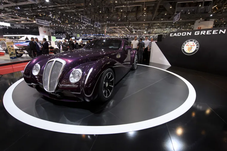 "Automobili postaju sve inteligentniji" jedna je od ključnih poruka kompanija koje predstavljaju nove primjerke limenih ljubimaca na Auto Showu u Ženevi.
Čak 350 modela koji će biti predstavljeni na mitskom događaju automobilskog svijeta, zadovoljava najviše uvjete energetske učinkovitosti, a to je tek početak mnogobrojnih inovacija koje će stotine tisuća posjetitelja vidjeti na sajmu idućih dana.