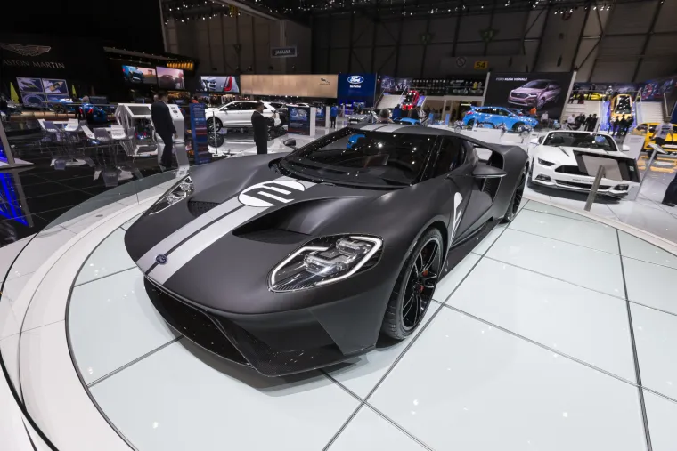 "Automobili postaju sve inteligentniji" jedna je od ključnih poruka kompanija koje predstavljaju nove primjerke limenih ljubimaca na Auto Showu u Ženevi.
Čak 350 modela koji će biti predstavljeni na mitskom događaju automobilskog svijeta, zadovoljava najviše uvjete energetske učinkovitosti, a to je tek početak mnogobrojnih inovacija koje će stotine tisuća posjetitelja vidjeti na sajmu idućih dana.
