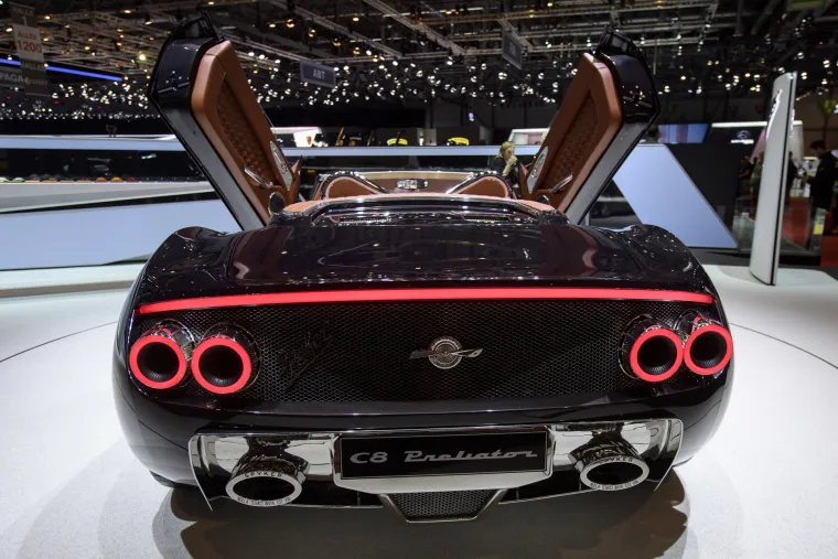 "Automobili postaju sve inteligentniji" jedna je od ključnih poruka kompanija koje predstavljaju nove primjerke limenih ljubimaca na Auto Showu u Ženevi.
Čak 350 modela koji će biti predstavljeni na mitskom događaju automobilskog svijeta, zadovoljava najvi&scaron;e uvjete energetske učinkovitosti, a to je tek početak mnogobrojnih inovacija koje će stotine tisuća posjetitelja vidjeti na sajmu idućih dana.