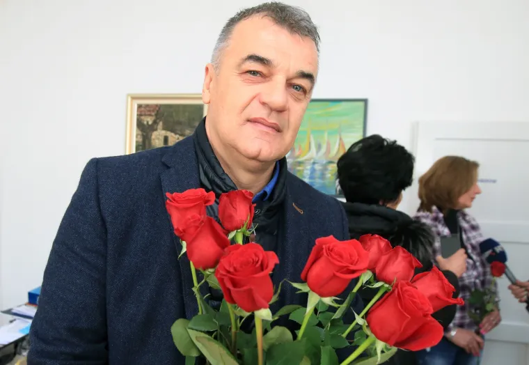 Direktor Zelenila djelatnicama podijelio ruže i novac