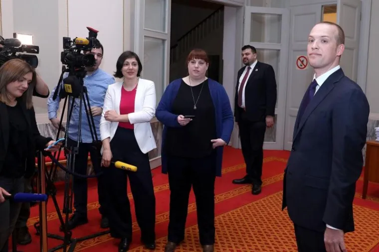 SAUCHA NOVINARIMA OTVORIO DU&Scaron;U: Progovorio o aferi 'Dnevnice'