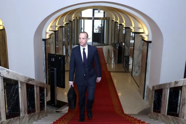 Prije početka saborske sjednice zastupnik Tomislav Saucha dao je izjavu o pro&scaron;irenju istrage u aferi Dnevnice.