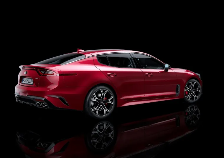 DOJURILA U EUROPU: Kia Stinger donosi duh legendarnih gran turisma