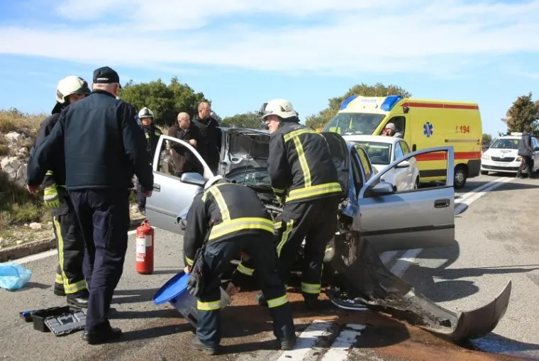 TROSTRUKI SUDAR NA &Scaron;IBENSKOJ OBILAZNICI: Ozlijeđeno petero ljudi, na teren su iza&scaron;li i vatrogasci