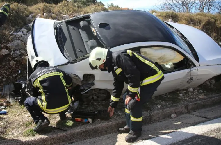 TROSTRUKI SUDAR NA &Scaron;IBENSKOJ OBILAZNICI: Ozlijeđeno petero ljudi, na teren su iza&scaron;li i vatrogasci