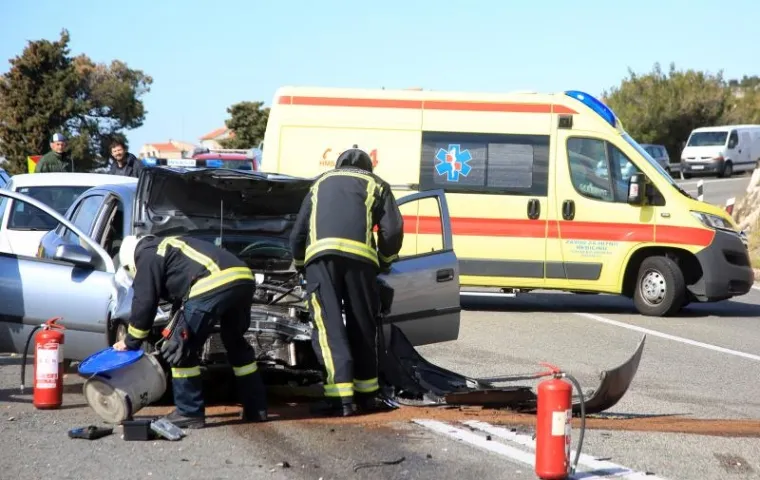 TROSTRUKI SUDAR NA &Scaron;IBENSKOJ OBILAZNICI: Ozlijeđeno petero ljudi, na teren su iza&scaron;li i vatrogasci