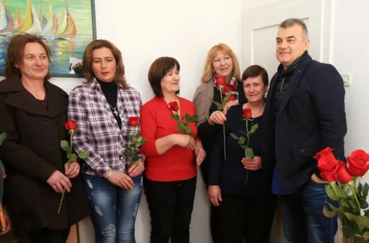 ŠIBENSKI DIREKTOR KANDIDIRAO SE ZA ŠEFA GODINE: Svakoj radnici za Dan žena poklonio ružu i 400 kuna