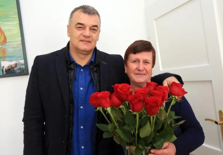 Direktor Zelenila u Šibeniku i njegova zaposlenica s ružama.
