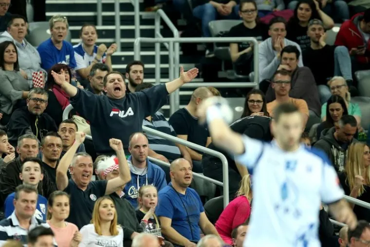 UŽARENA ATMOSFERA U ZAGREBAČKOJ ARENI: Hrvatski prvak stigao do velike pobjede