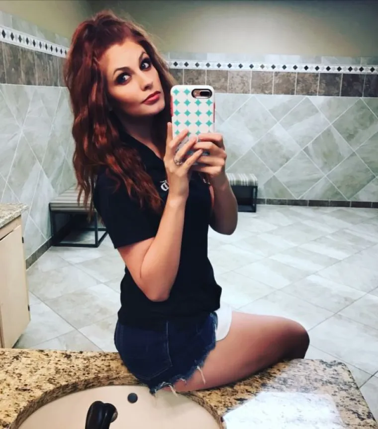 Djevojkama je bilo malo dosadno na poslu pa su se odlučile na koji selfie kako bi lak&scaron;e dočekale kraj radnog dana...