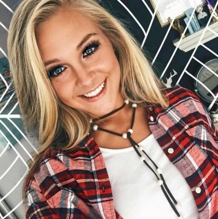 NJIMA STOJE TAKO DOBRO... Ove cure jasno pokazuju za&scaron;to dečki ne bi trebali nositi flanelaste ko&scaron;ulje