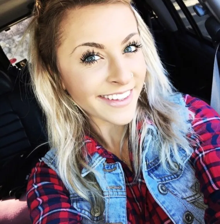 NJIMA STOJE TAKO DOBRO... Ove cure jasno pokazuju za&scaron;to dečki ne bi trebali nositi flanelaste ko&scaron;ulje