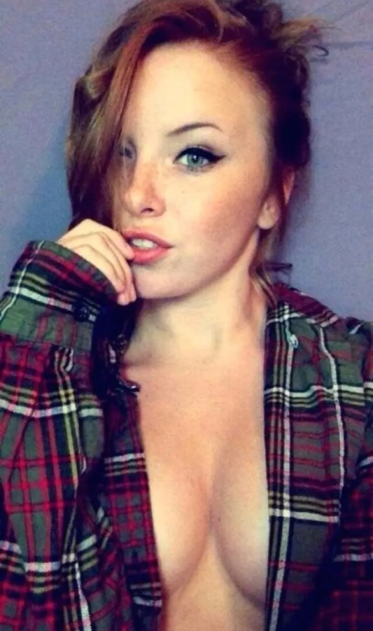 NJIMA STOJE TAKO DOBRO... Ove cure jasno pokazuju za&scaron;to dečki ne bi trebali nositi flanelaste ko&scaron;ulje