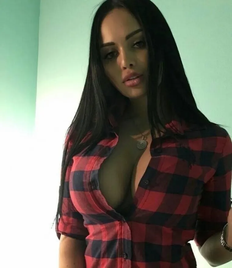 NJIMA STOJE TAKO DOBRO... Ove cure jasno pokazuju za&scaron;to dečki ne bi trebali nositi flanelaste ko&scaron;ulje