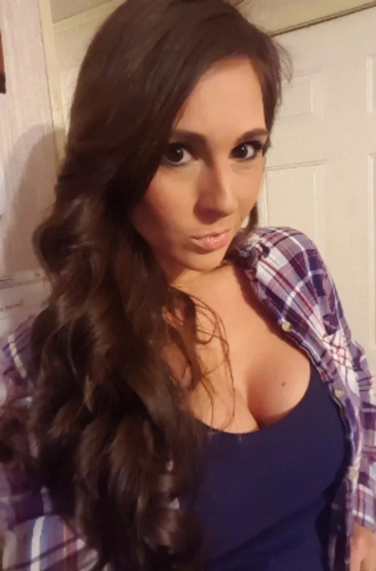 NJIMA STOJE TAKO DOBRO... Ove cure jasno pokazuju za&scaron;to dečki ne bi trebali nositi flanelaste ko&scaron;ulje