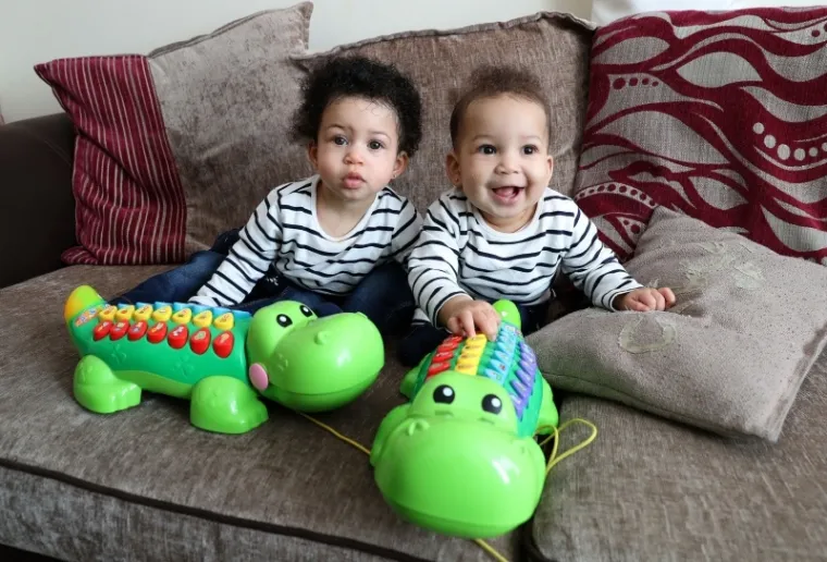 Bračni par u mjesec dana dobio dvoje djece od surogat majki lezbijki