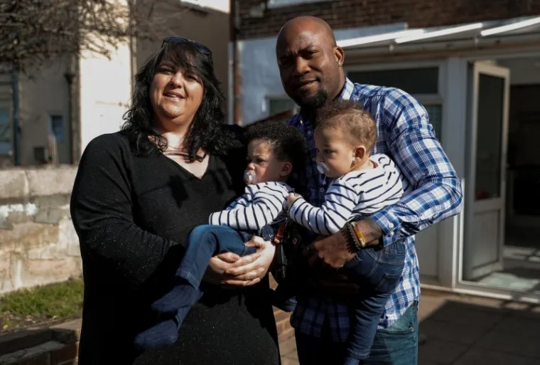 Bračni par u mjesec dana dobio dvoje djece od surogat majki lezbijki