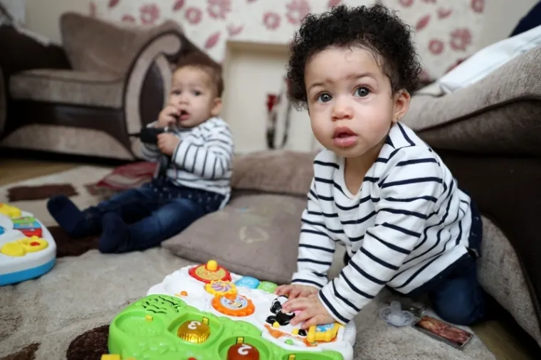 Bračni par u mjesec dana dobio dvoje djece od surogat majki lezbijki