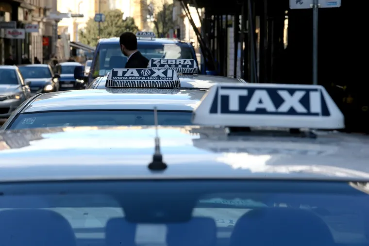 Taksisti besplatno prevoze