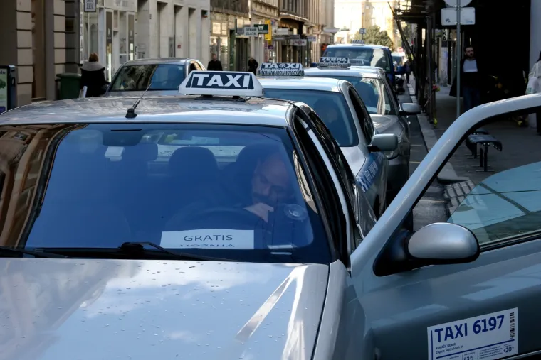 Taksisti besplatno prevoze