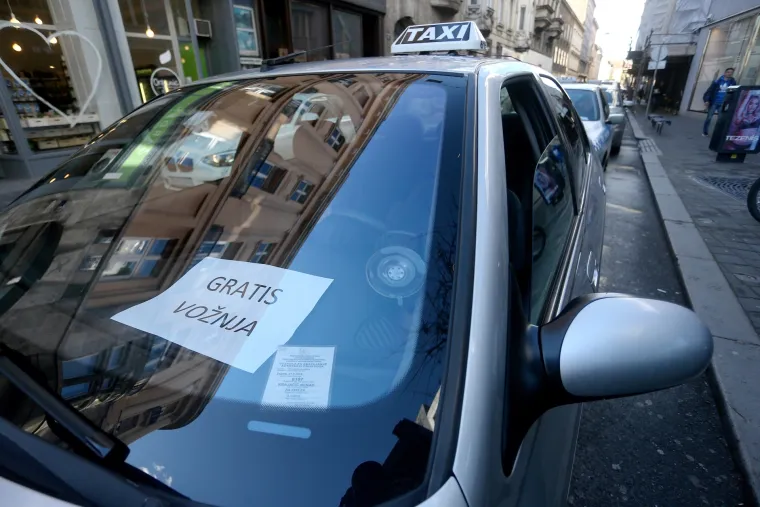 Taksisti besplatno prevoze
