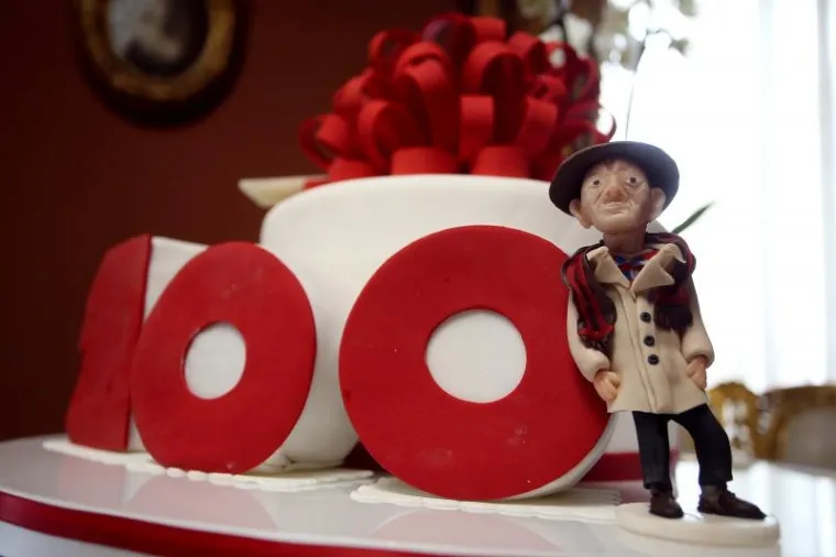 Gradonacelnik Milan Bandić dodijelio je Plaketu Grada Zagreb gospodinu Jurju Hrzenjaku, osnivaču Savjeta antifa&scaron;ista RH i veteranu narodnooslobodilačke borbe u Hrvatskoj, u povodu njegovog 100. rođendana u Palači Dverce.