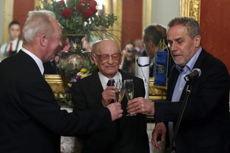 RASPLET 'TALAČKE KRIZE': Bandić Hrženjaku darovao svoju tortu