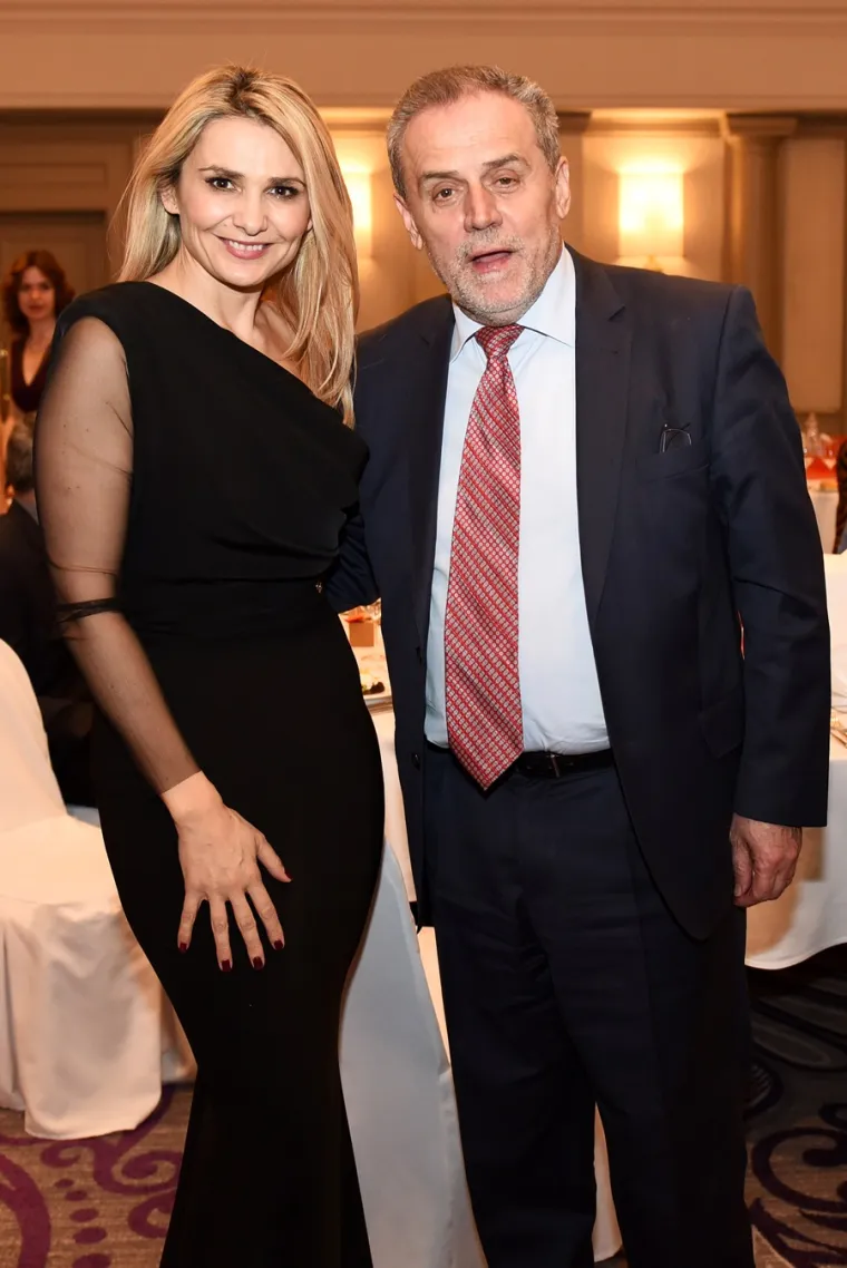 Nagrada Utjecajne hrvatske žene prepoznaje angažirane, inovativne i utjecajne žene hrvatskoga podrijetla, a nagrada Buduće liderice dodjeljuje se djevojkama ispod dvadeset godina koje su pokazale izuzetan talent već u ranoj dobi.