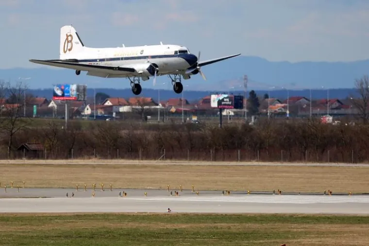 NA PLESO SLETIO KULTNI ZRAKOPLOV JAMESA BONDA: Slavni Douglas DC-3 krenuo na svjetsku turneju
