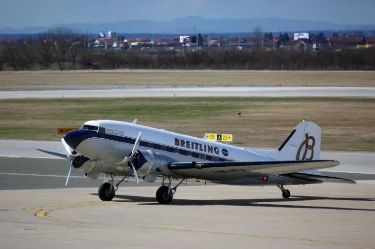 NA PLESO SLETIO KULTNI ZRAKOPLOV JAMESA BONDA: Slavni Douglas DC-3 krenuo na svjetsku turneju