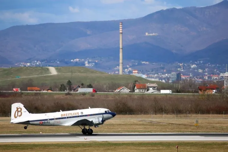 NA PLESO SLETIO KULTNI ZRAKOPLOV JAMESA BONDA: Slavni Douglas DC-3 krenuo na svjetsku turneju
