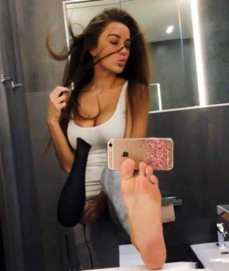 Cure iz galerije doživjele su žutu minutu i baš se tada odlučile uslikati. Danas se možda pitaju je li to bila pametna ideja, no svi ostali se slažu da je jer je otkrila njihovu drugu, pomaknutu stranu. U prizorima 'ludih' cura uživajte u nastavku.