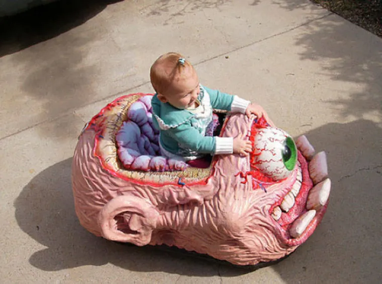 KAKVE TO BOLE&Scaron;TINE PRODAJU DJECI? Od luđačkih ko&scaron;ulja do lutaka pregaženih ljubimaca...