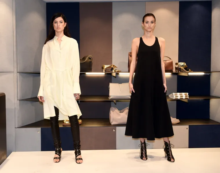 Slijedeći viziju odabira odjevnih kombinacija koje savr&scaron;eno odgovaraju na zahtjeve moderne, kozmopolitske žene, na vi&scaron;e od 120 m2, možete odabrati između majstorskih krojeva, vrhunskih materijala te bezvremenske klasike.