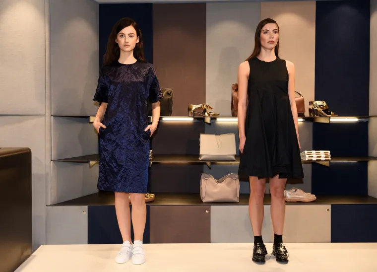 Uz kolekcije najinovativnijeg britanskog modnog dizajnera Paula Smitha te rafinirani minimalizam njemačkog Jil Sandera i londonskog Josepha, novootvoreni Heraldi for women donosi kultnu Church's, Proenza Schouler i Rochas obuću te jakne i balonere talijanskog tehnolo&scaron;kog fashion diva, Herna.