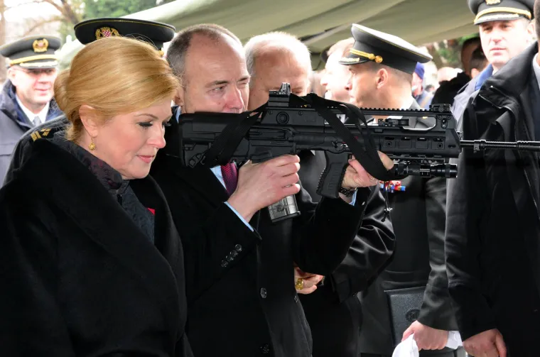 Kolinda Grabar-Kitarović u pože&scaron;koj vojarni