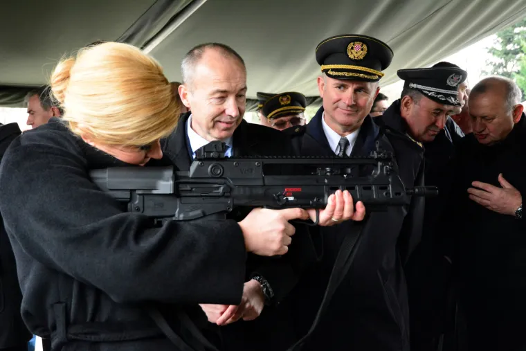 Kolinda Grabar-Kitarović u pože&scaron;koj vojarni