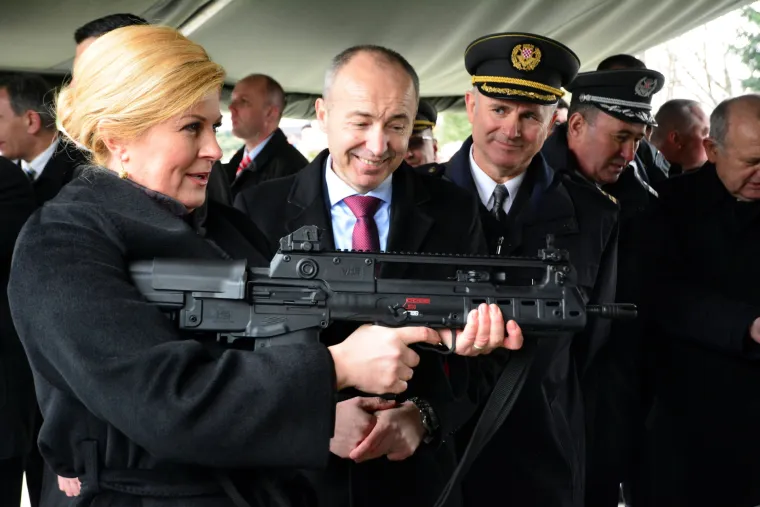 Kolinda Grabar-Kitarović u pože&scaron;koj vojarni