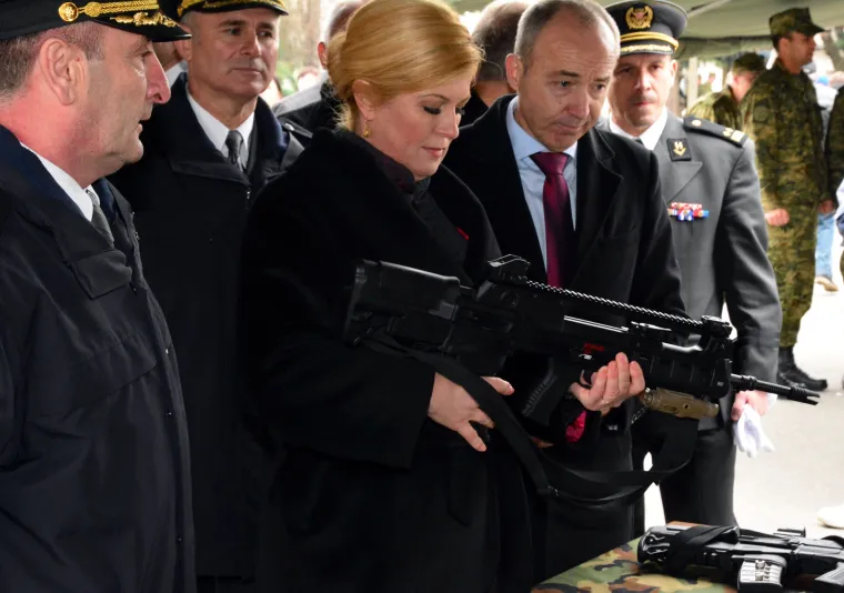 Kolinda Grabar-Kitarović u pože&scaron;koj vojarni