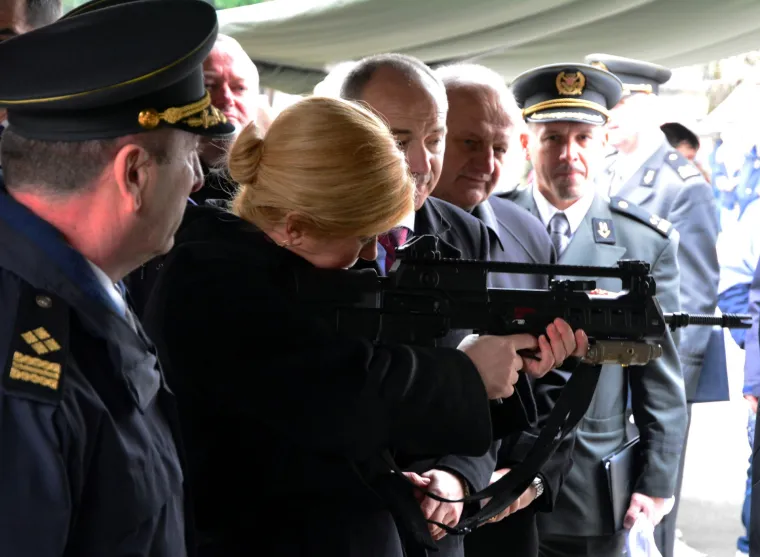 Kolinda Grabar-Kitarović u pože&scaron;koj vojarni
